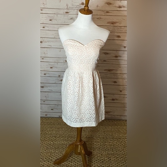 Pins and Needles strapless lace dress - Picture 1 of 6